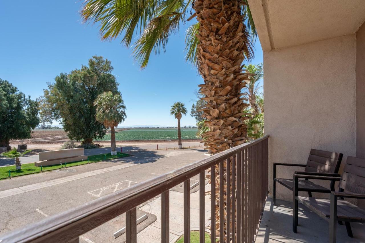 Ramada By Wyndham Holtville Bagian luar foto